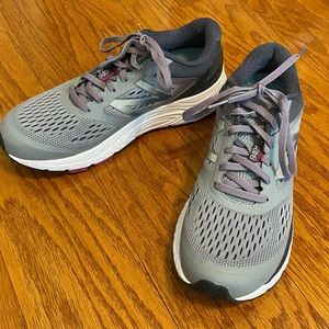 Women's 840 V4 Running Shoe